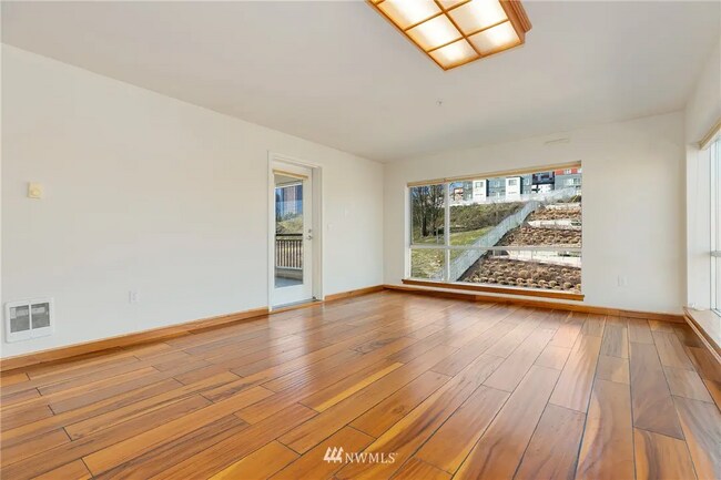 Living Room - 321 10th Ave S