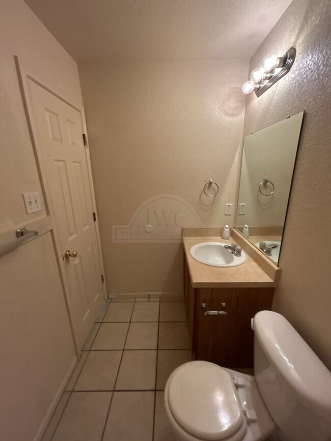 Building Photo - 509 W Ave B Ave