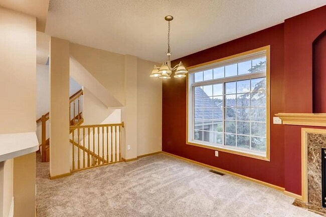 Building Photo - Bright End-Unit 2BD Townhome with Fireplace, Deck & Big Bedrooms