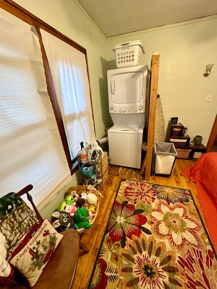 Washer dryer in unit! - 2777 N 48th St