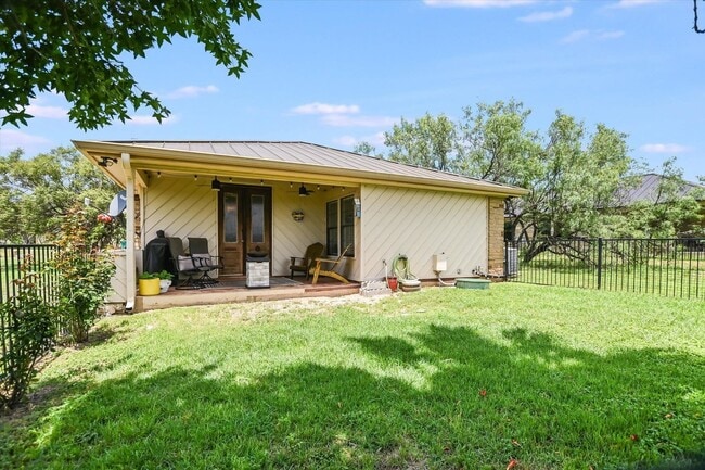 Building Photo - 603 Sunray
