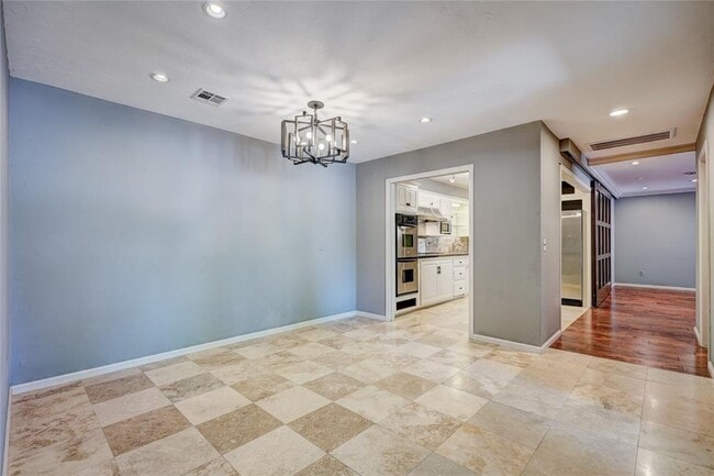 Building Photo - 6325 Glenbrook Ct