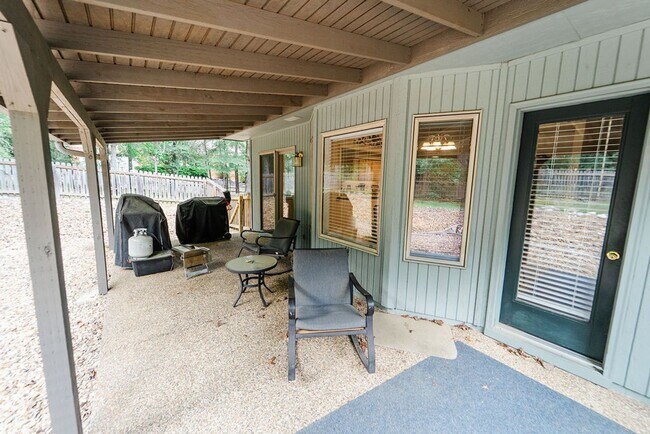 Building Photo - 3 Bed, 2 bath, in Hot Springs Village