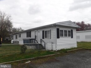 Building Photo - 67 Shamrock Ave