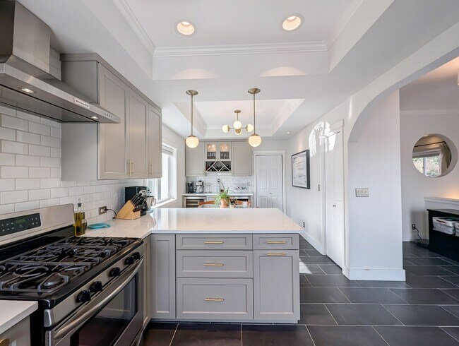 Building Photo - Elegant 3-Bedroom Home with Exceptional Craftsmanship in West Seattle