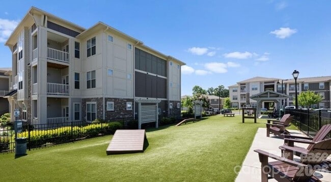 Building Photo - 15155 Ollie Dr