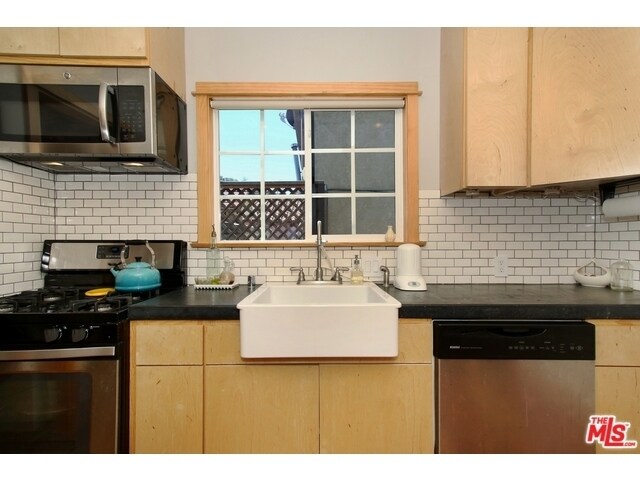 Kitchen - 1876 Ripple St