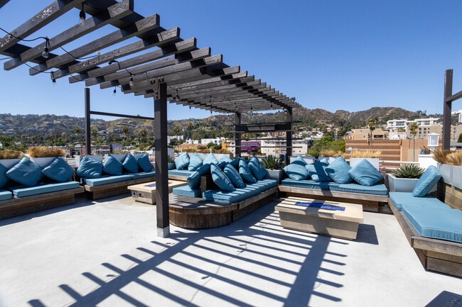 Rooftop Terrace - Fuller-Martel Apartments