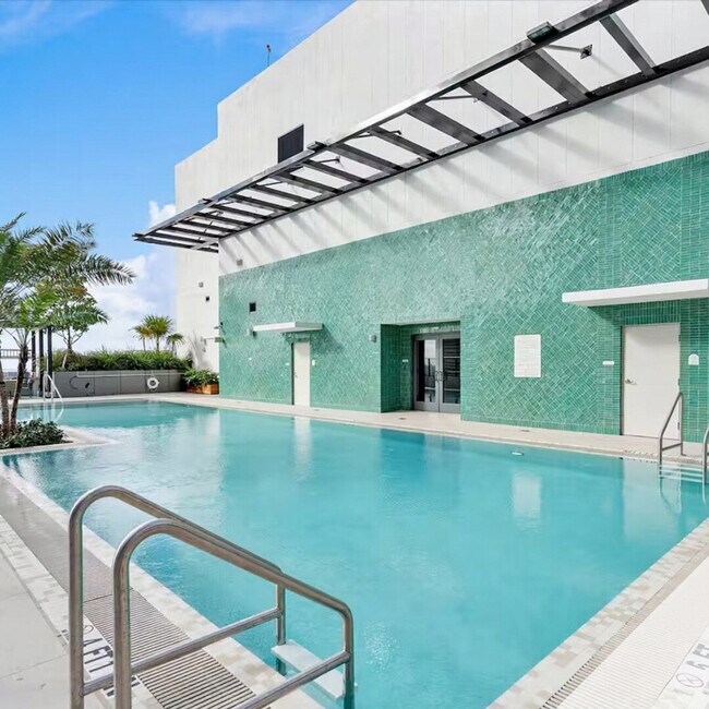 Building Photo - 11 NE 6th St