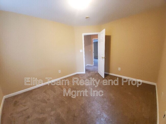 Building Photo - 10903 Chastain Parc Dr