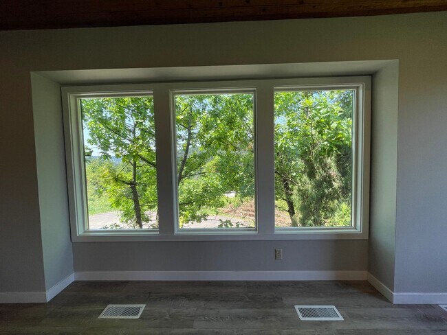 Building Photo - Private Valley Remodeled Home In Damascus 3Bd/2.5Ba with Basement!!! Beautiful Deck with Amazing ...