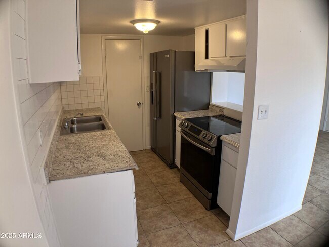 Building Photo - 4012 S 45th St