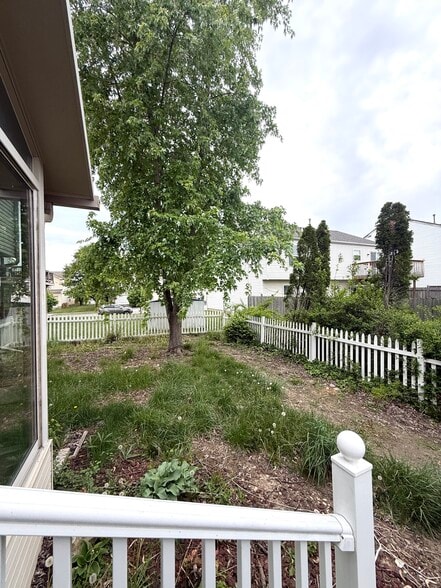 Building Photo - 6370 Bellinger Dr