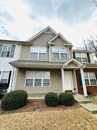 Building Photo - Three Bedroom Townhome Close to Everything