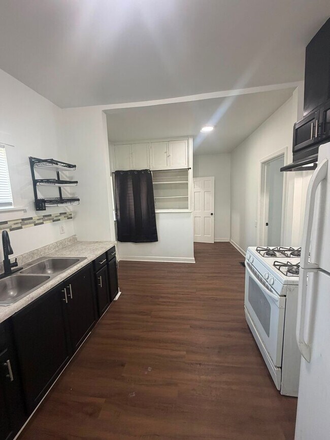 Building Photo - Newly Renovated 3 Bedroom • 1 Bathroom Home