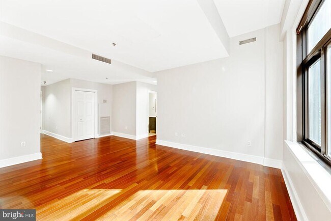 Building Photo - 1500 Chestnut St