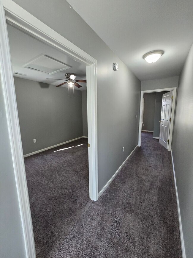 Building Photo - Updated 3 Bedrooms, 1.5 Bathrooms on a Dou...