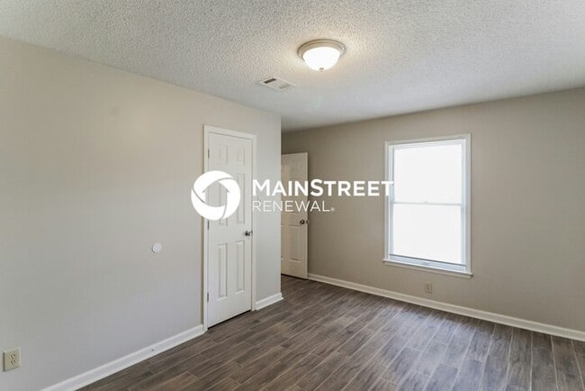Building Photo - 4 Bedroom Pet-Friendly Home in Cordova, TN with Main Street Renewal