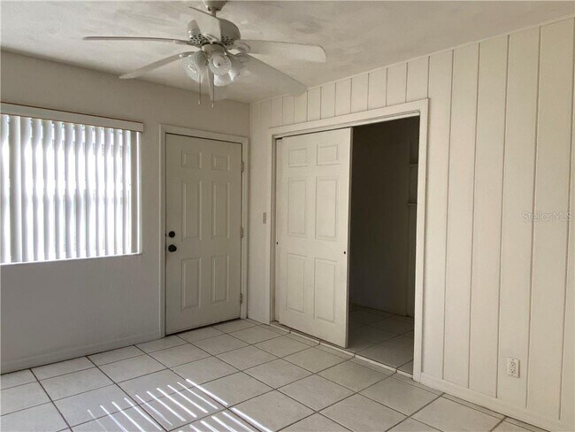 Building Photo - 460 Card Ave