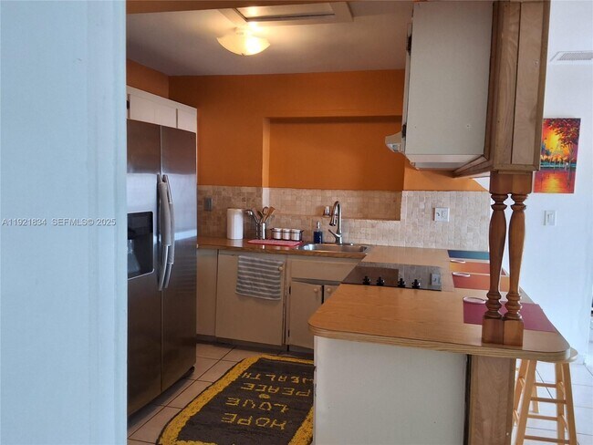 Building Photo - 750 SW 97th Ct Cir