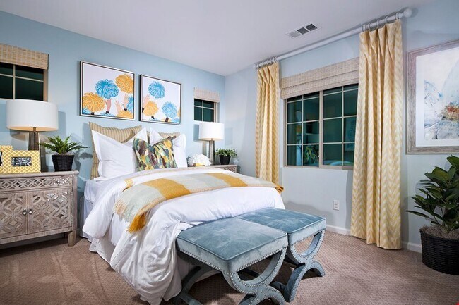 Building Photo - Beautiful three bedroom three bath home located in Lake Elsinore