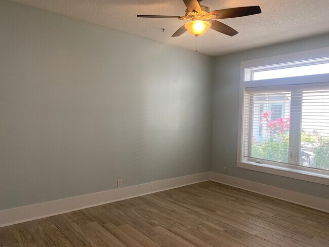 Building Photo - 335 Ahern St