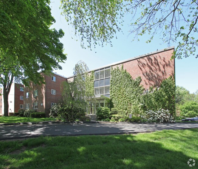 Southwick 105 S Main St West Hartford CT 06107 Apartment Finder