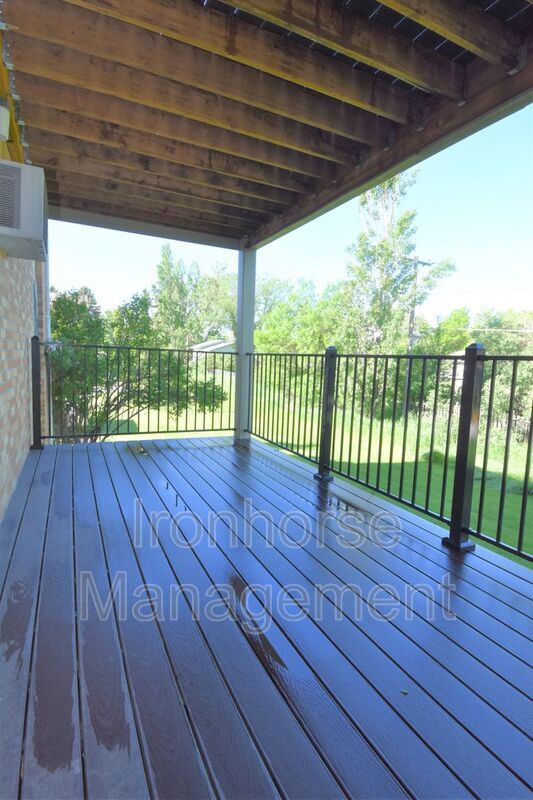Building Photo - 809 W Villard St