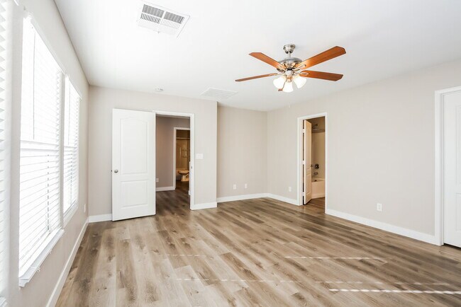 Building Photo - 7249 Huckaby Ave