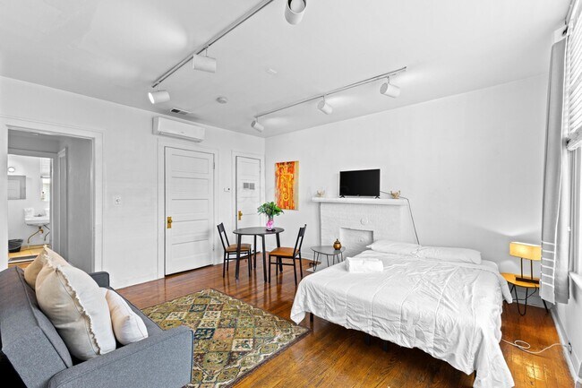 Building Photo - 854 N High St