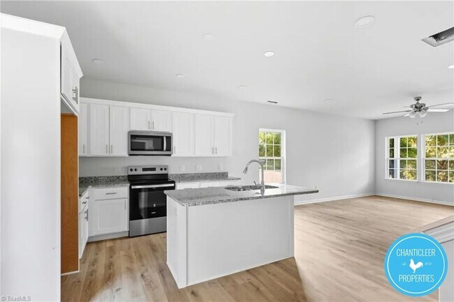 Building Photo - 2903 Bolton Pl