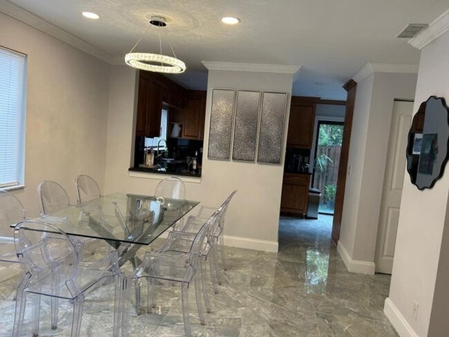 Building Photo - 7690 Lago Del Mar Dr