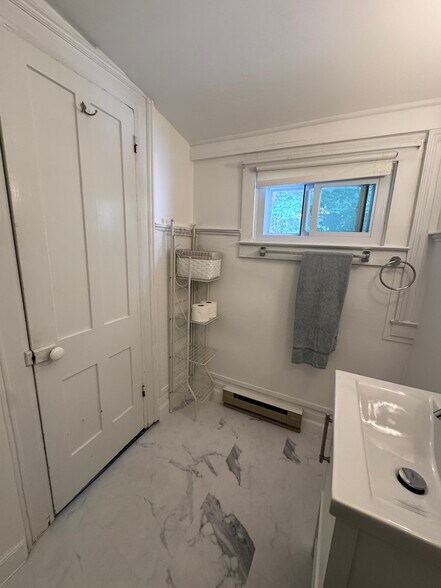 New Bathroom - 38 Broad St