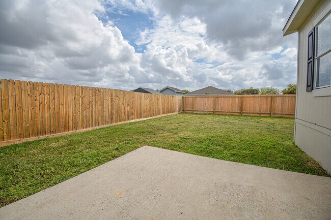 Building Photo - 807 E Mesquite Ln