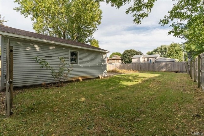 Building Photo - 380 Brainard St