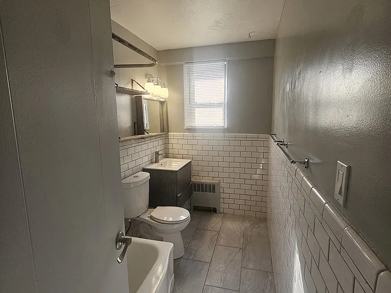 Building Photo - 11720 Edgewater Dr