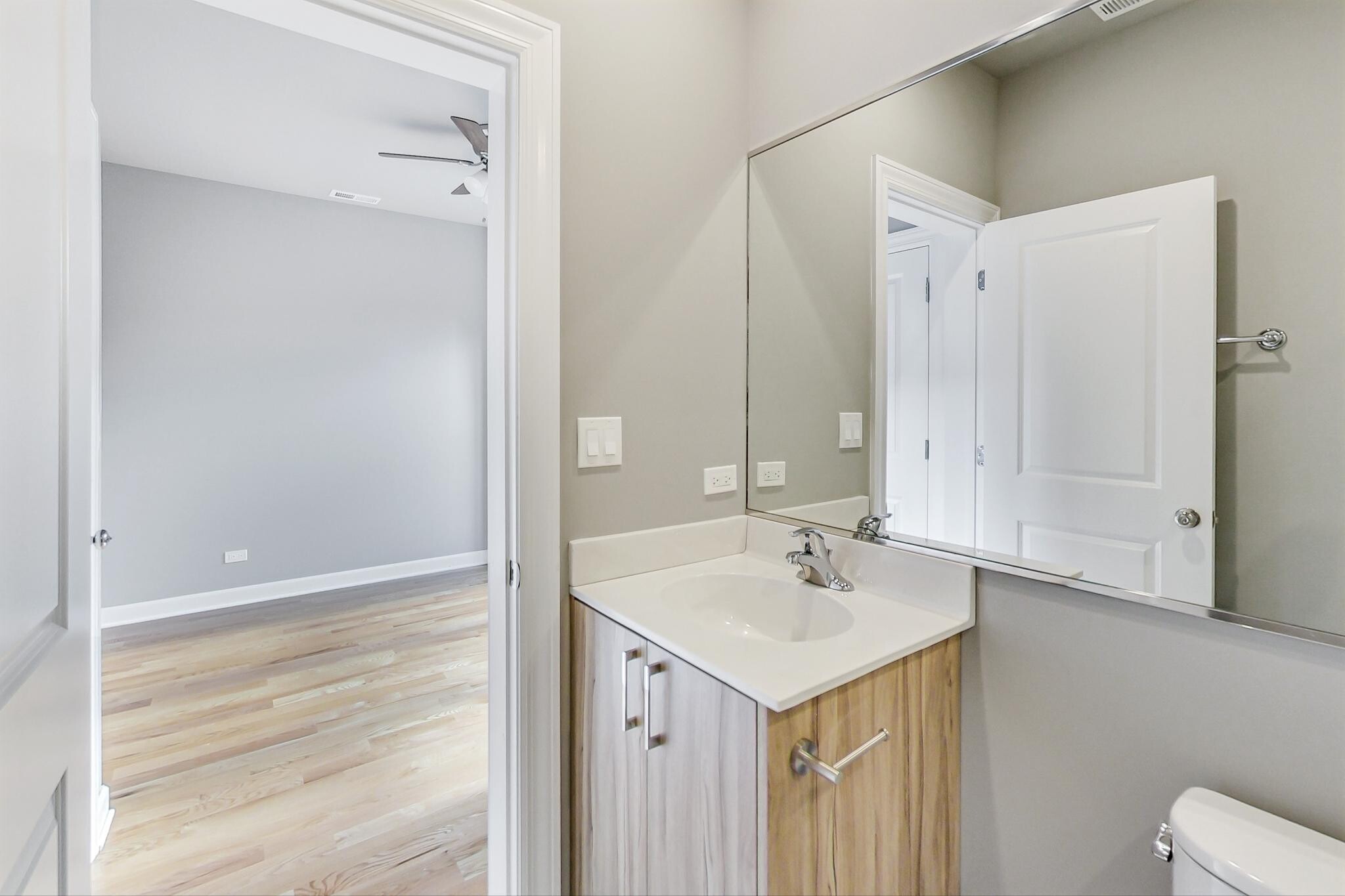 Building Photo - 6204 S Kimbark Ave