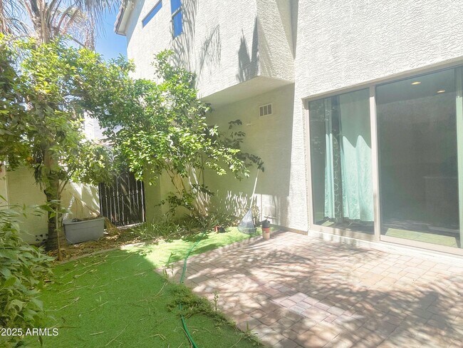 Building Photo - 3507 S Falcon Dr