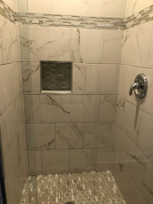 Building Photo - Beautiful 2 full bathroom (2)1/2 bathroom 2 bedroom townhouse in Baltimore City