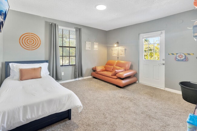 Building Photo - 1679 Tampa Rd