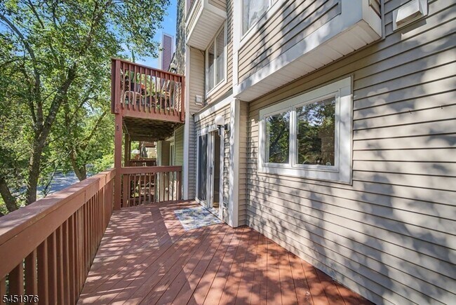 Building Photo - 24 Pine Hollow Ct