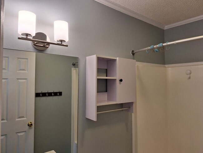 Building Photo - HOLIDAY MOVE IN SPECIAL. $500.00 OFF OF TH...