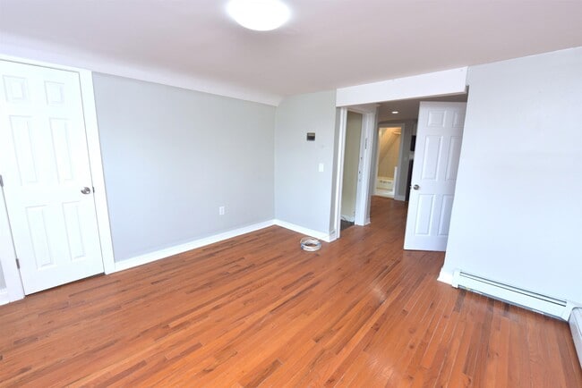 Building Photo - 173 Watson Ave