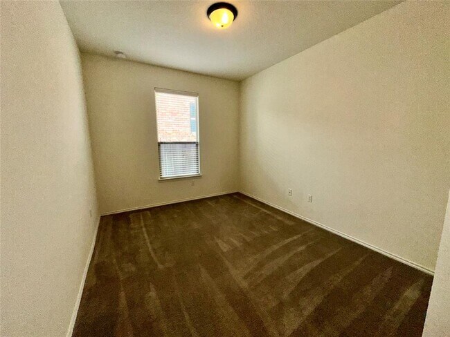 Building Photo - 208 Alpine St
