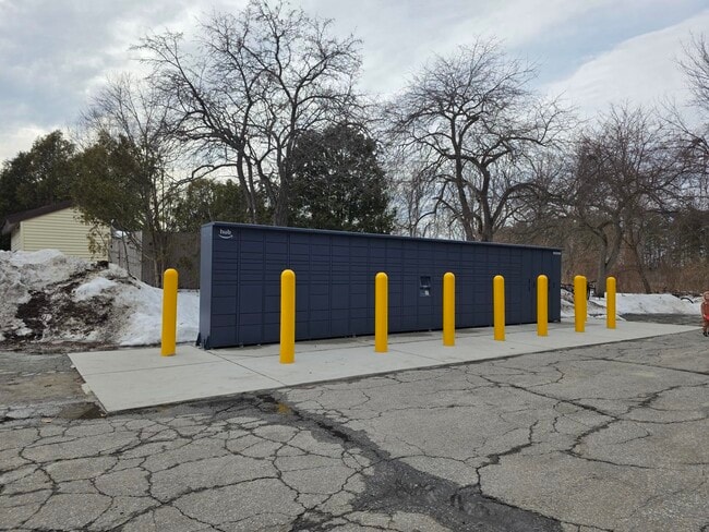 Building Photo - 5 Lancelot Court