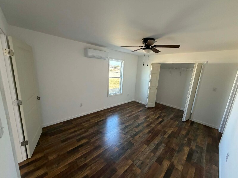 Building Photo - 227 N Frisco St