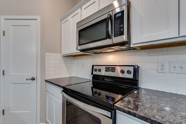 Building Photo - Beautiful Three Bedroom, Two Bathroom