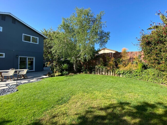 Building Photo - Beautiful 4 Bedroom Carlsbad Home!