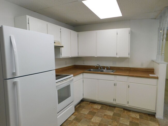 Building Photo - Pine &amp; Gordy Apartments