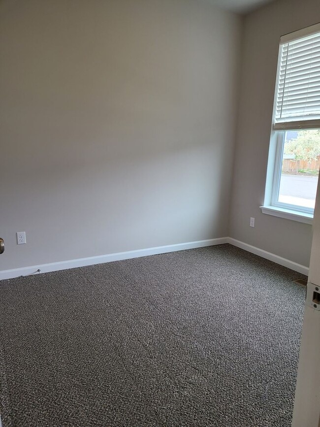 Building Photo - Yelm Creek Estates, 4 Bedroom, 2.75 Bathroom with Den